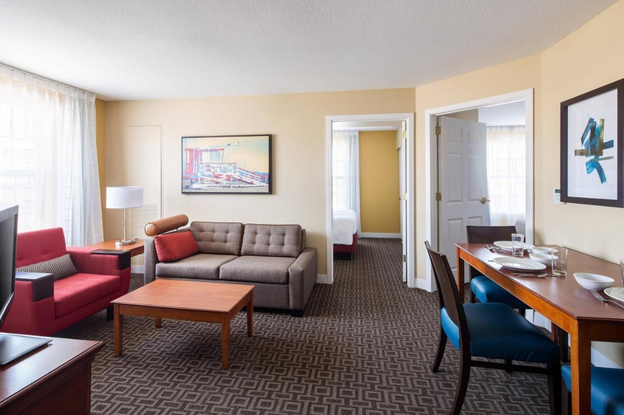 Towneplace Angeles Lax Manhattan Hotel