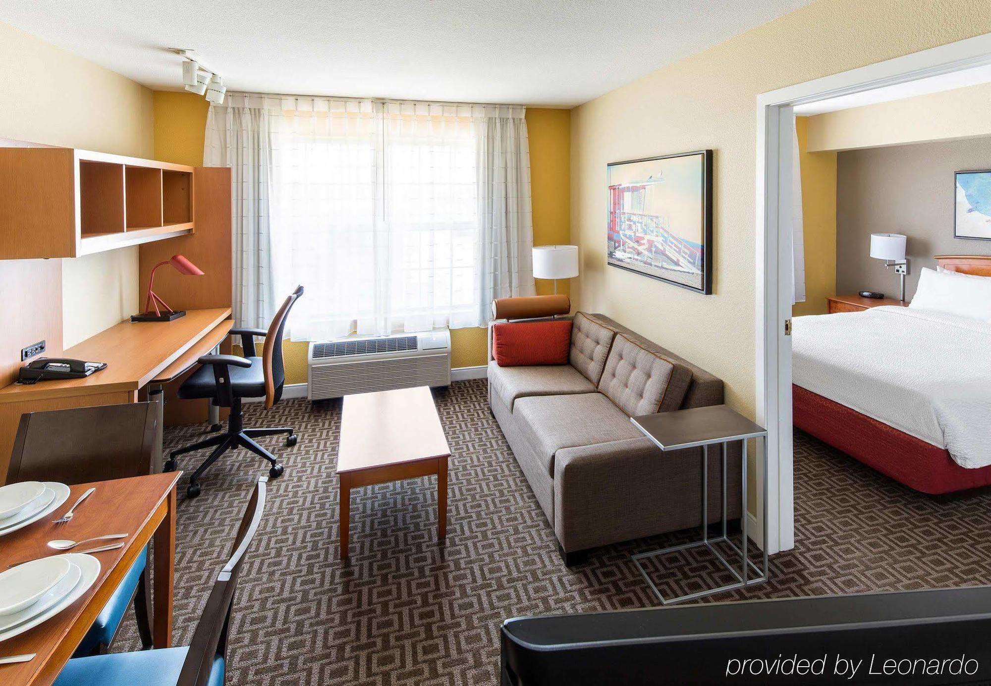 Towneplace Angeles Lax Manhattan Hotel